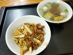-松树干拌面店