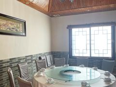 -何乡别院·中式农庄(姑婆山大道店)