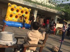 -田园东方蜜桃村的田野营地