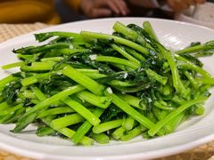 清炒茼蒿-巴扎美食·新疆菜·西域歌舞表演餐厅(新疆大厦店)