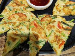 海鲜葱饼-明洞阿姨·韩式酱蟹烤肉·创意料理(三元桥店)