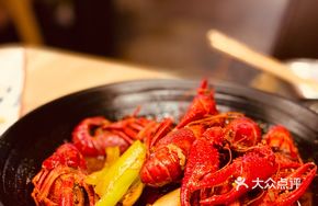Old-Style Thirteen-Spice Crawfish (Head-on)
