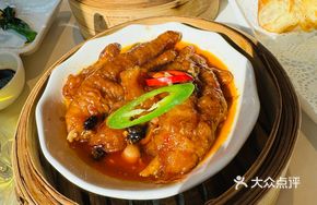 Bamboo Mushroom Steamed Chicken Feet