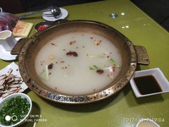 -颜氏双江清水鱼一养身火锅(磁器口店)