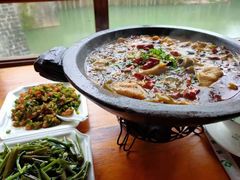 -临江餐馆二楼美食部落