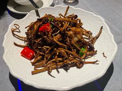 茶树菇小炒肉-吴越荣记苏州菜·松鼠桂鱼(月光码头店)