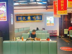 -阿瓦山寨·湘菜现炒·剁椒鱼头王(咸阳总店)