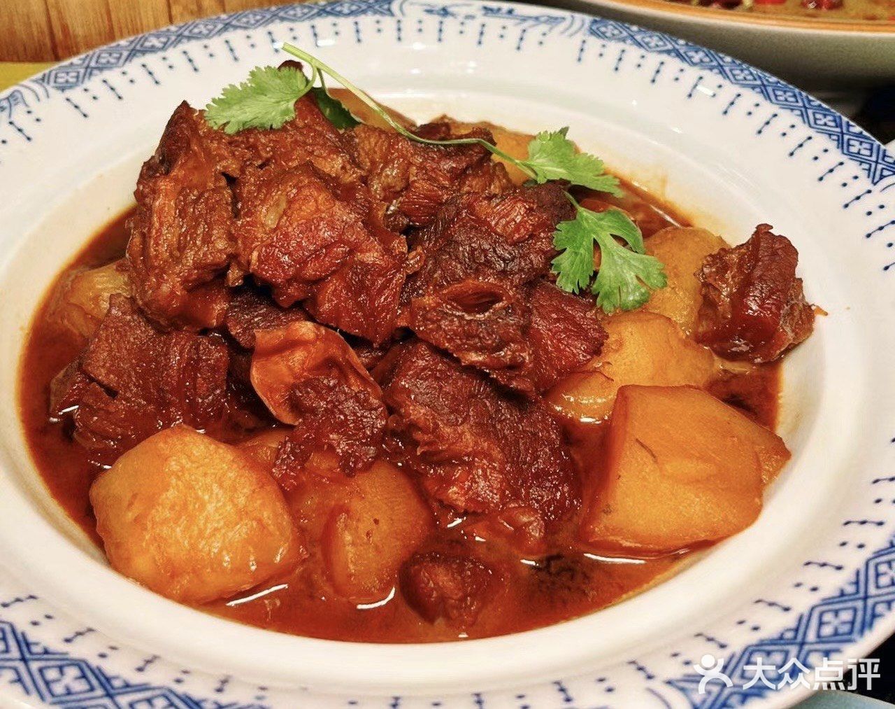 家里有客人是也会选择这里。烤鸭肉肥不腻，鸭饼也筋道