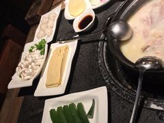 -大匠工房古船木艺术餐厅·猪肚鸡专门店(长白仙岛店)