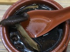 茶树菇水鸭汤-万煲旺·香港老传承煲仔饭·猪杂汤(客村店)