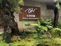 -Chom Cafe and Restaurant