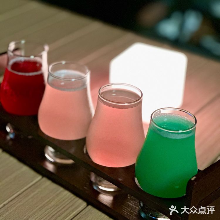 啤酒杯里的欢乐时光