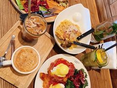 -Common Table · Brunch & Coffee