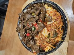 铁板辣白菜烤牛肉-百年石锅饭(阿里郎美食街店)