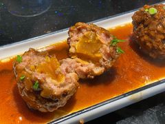 鸭蛋黄狮子头-梅飞酒家(名辉豪庭店)