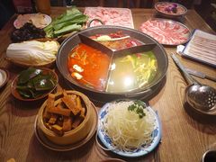 -巴卤社老火锅(财富店)