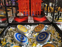 -嗨翻Hi-Fun竞技主题乐园·蹦床亲子生日轰趴(国光1937店)