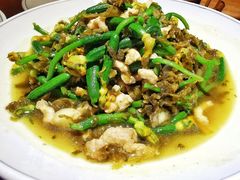 咸菜肉丝炒小黄瓜花-大牌大·传统杭帮菜(湖滨店)