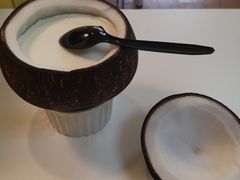 -志龙皇冠吃货椰子铺