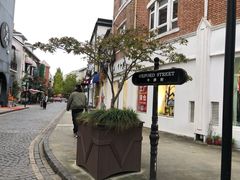 -钟书阁(松江泰晤士小镇店)