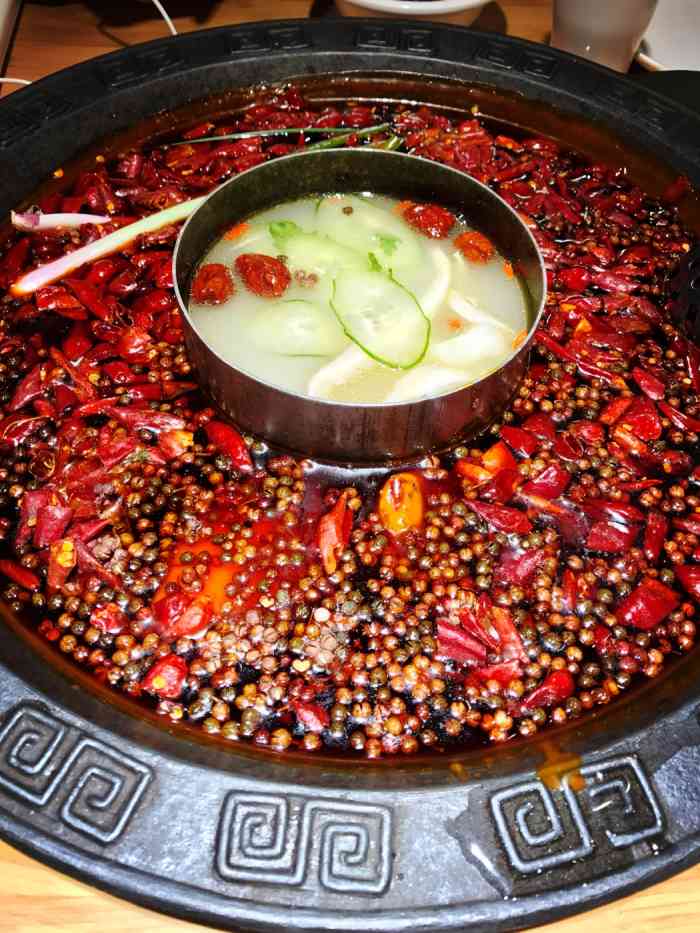 重庆潮火锅(南坪西路店)-"请客没得特色就没得诚意,潮火锅这个广告很.