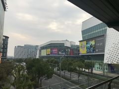 -虹桥天地-停车场