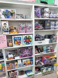 -逝水玩具折扣店
