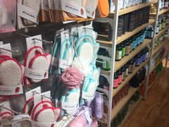 -名创优品(北京新中关购物中心地铁层店)