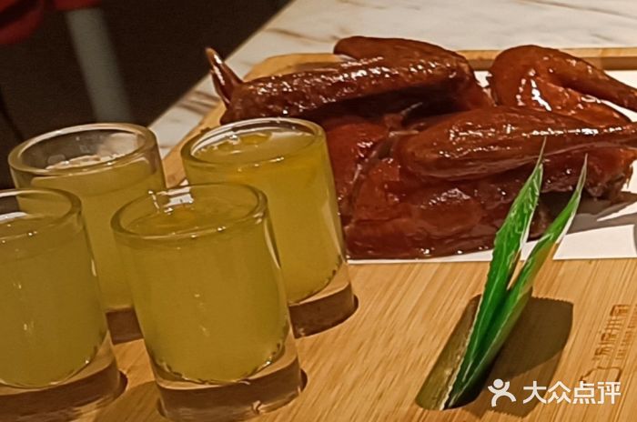 汤城小厨(西直门凯德MALL店)红烧乳鸽图片