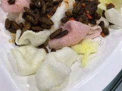 椒盐蚕蛹-东江湖游水三文鱼美食城