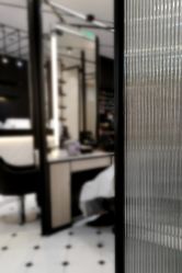 -HAIR CORNER
