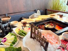-老牌坊云南鱼豆花火锅(哈西万达店)