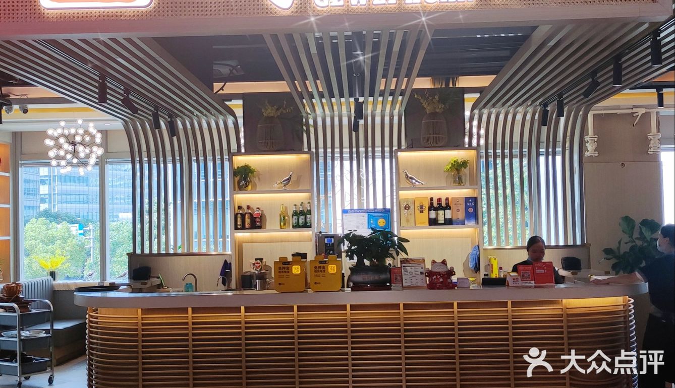 魔都探店‖招牌乳鸽确实多汁
