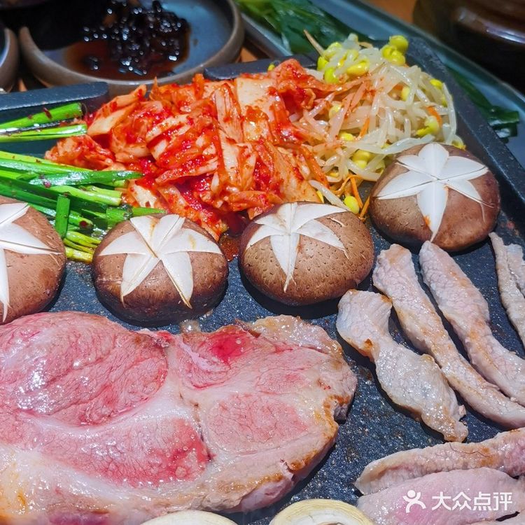 深夜食堂必来椿社烤肉!冰面配烤肉巨爽