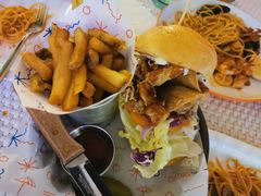 炸鸡汉堡-Cha Cha's Beach Cafe