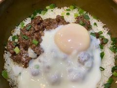 窝蛋牛肉饼煲仔饭-红星光发煲仔饭(文海店)