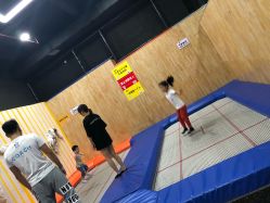 -蹦贝运动中心·蹦床·攀岩·闯关(龙岗店)
