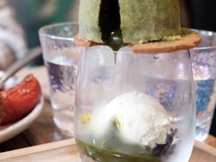 抹茶熔岩蛋糕配香草冰激凌-FLOVIE FLORIST CAFE