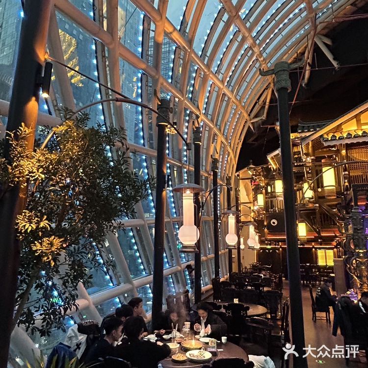 贵阳海豚广场的苗寨酸汤鱼夜景美到尖叫!