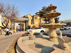 -王府井奥莱棋盘山小镇