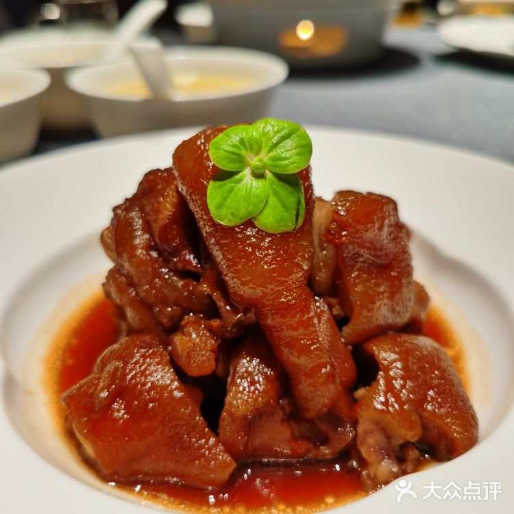 我果断下单带全家人去吃饭。毕竟人均300以上的餐厅