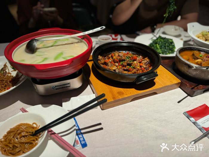 千百味红餐厅·江西菜(绿地双子塔店)图片