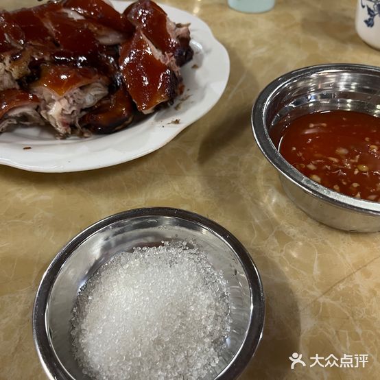 黄记四更烤乳猪店(东港路分店)
