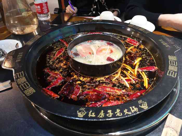 红房子老火锅平桥金科店