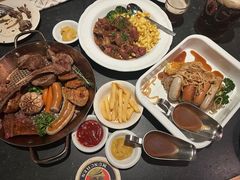 肉肠拼盘配酸菜和土豆泥-宝莱纳餐厅(滨江店)