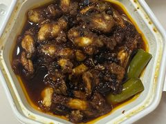 招牌石锅杭椒牛蛙-桂满陇·蟹黄小笼汤包(中山公园店)