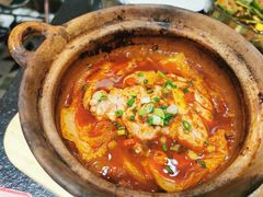 -何妹湿辣牛肉·粤式烧烤砂煲(桂雅路店)