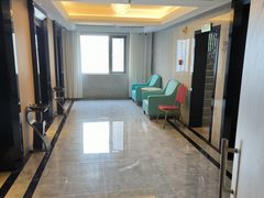 -万信至格酒店(成都欢乐谷金府地铁站店)