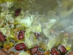 炭炉果鸡煲-威邵鸡煲(西华路总店)