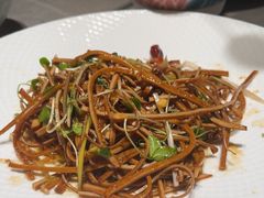 香椿苗拌豆丝-羊门客在·烤盐池滩羊·川菜